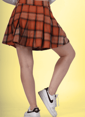 Woman wearing a box pleat skirt with sneakers