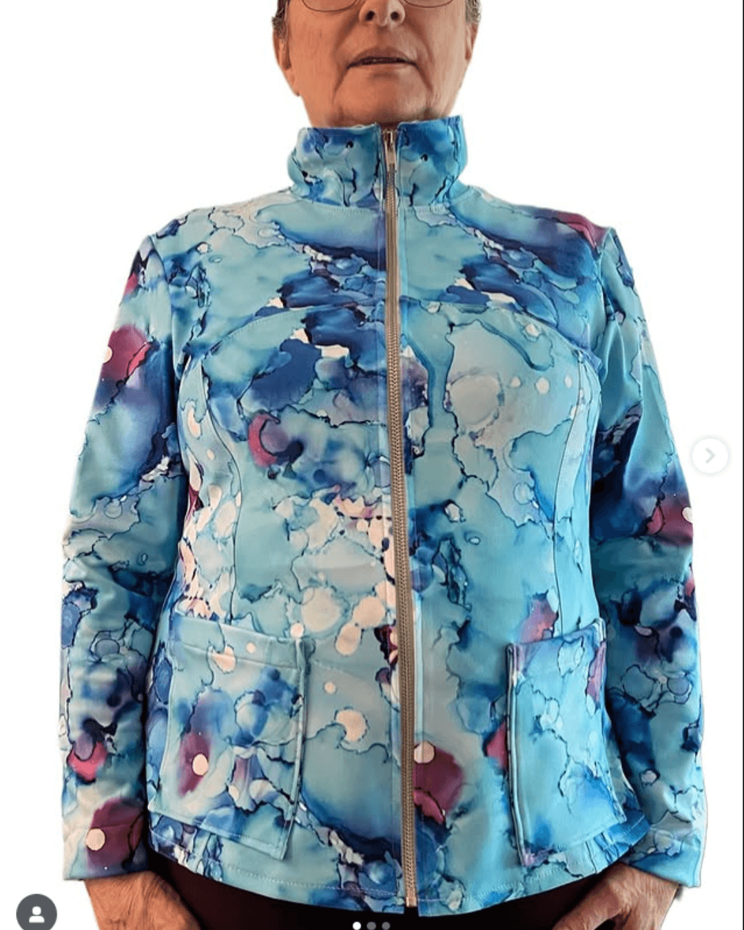 Woman in purple sports jacket with thumbhole cuffs, front view