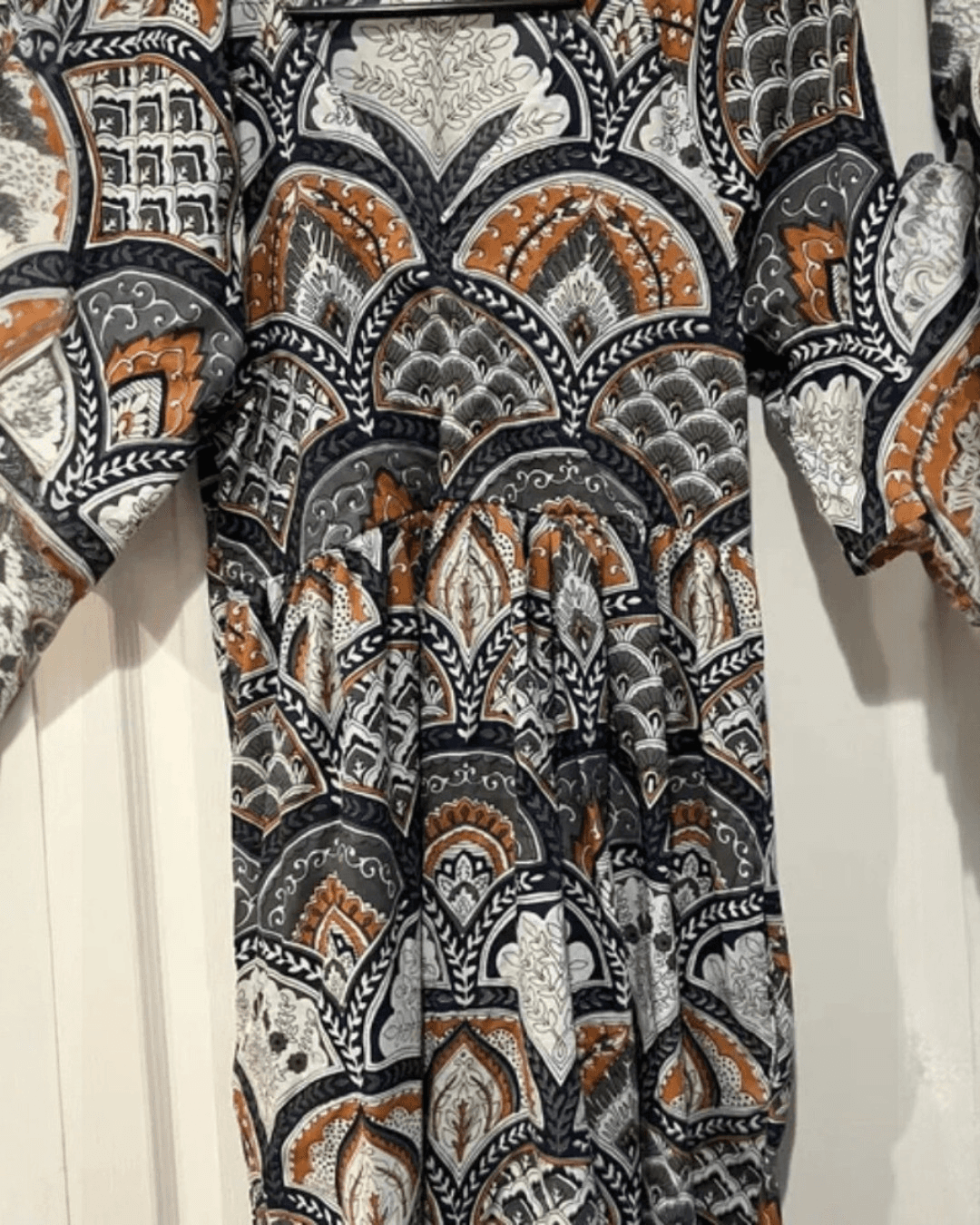 Boho dress with flared hem and floral pattern, sewing pattern 'Ivy'