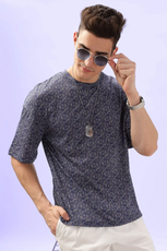 Close-up of the Men's Oversized T-shirt 'Archie' with a model adjusting sunglasses, highlighting the soft fabric and relaxed fit.