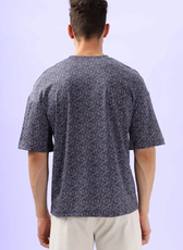 Back view of the Men's Oversized T-shirt 'Archie', showcasing its loose fit and comfortable drape. A great sewing pattern for casual wear.