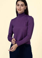 Close-up of the 'Diana' turtleneck T-shirt, showcasing its sleek fit and long sleeves. A versatile sewing pattern for all seasons.