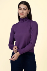 Close-up of the 'Diana' turtleneck T-shirt, showcasing its sleek fit and long sleeves. A versatile sewing pattern for all seasons.