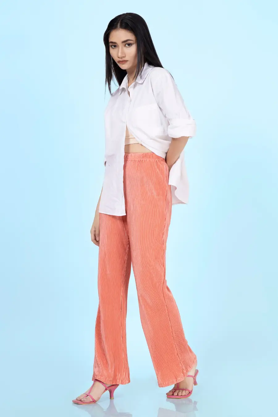 Model wearing high-waisted flared pants from the 'Brook' sewing pattern. Stylish wide-leg silhouette with an elastic waistband for comfort and elegance.