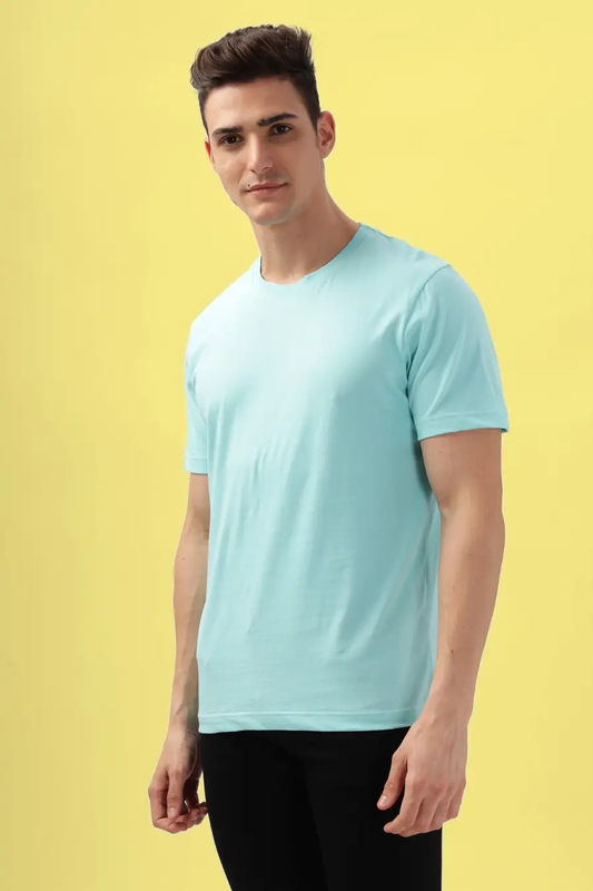 Classic men's round neck T-shirt in light blue. A clean-cut short sleeve design with a straight hem, perfect for casual wear.