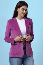 Model wearing the Monroe blazer, highlighting its sophisticated silhouette with a tailored fit and functional pockets. A beginner-friendly sewing pattern in multiple sizes.