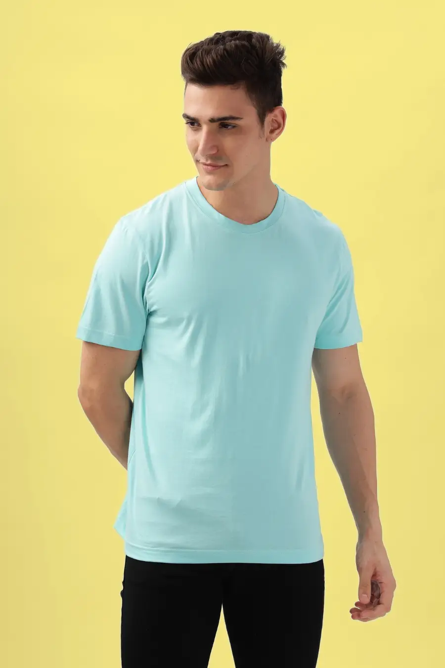 Light blue men's T-shirt with a classic round neck. A versatile wardrobe essential with a straight hem and short sleeves.