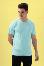 Light blue men's T-shirt with a classic round neck. A versatile wardrobe essential with a straight hem and short sleeves.