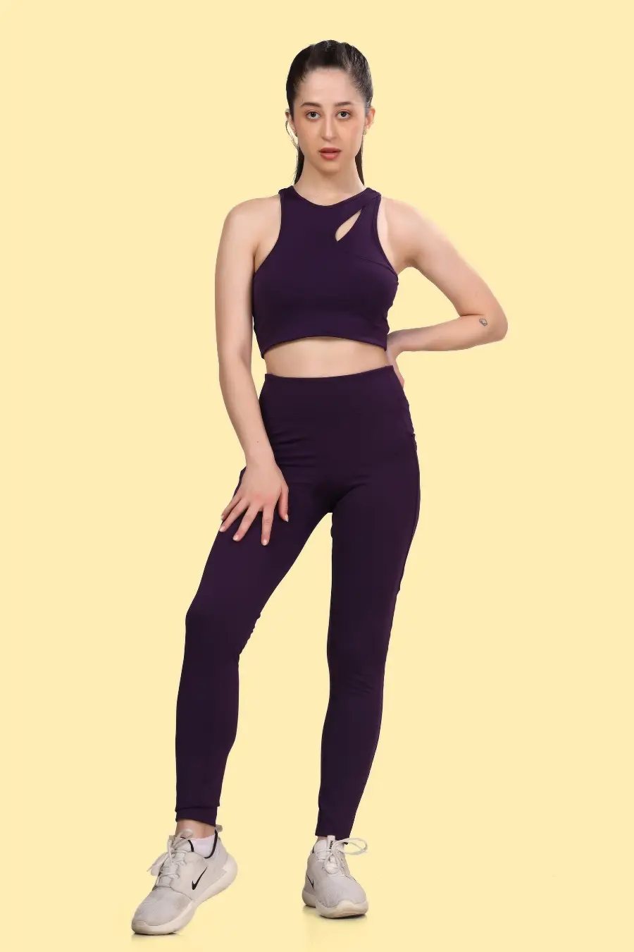Stylish activewear coord set 'Layla' with a cutout sports bra and high-waisted leggings. Designed for comfort and flexibility during workouts.