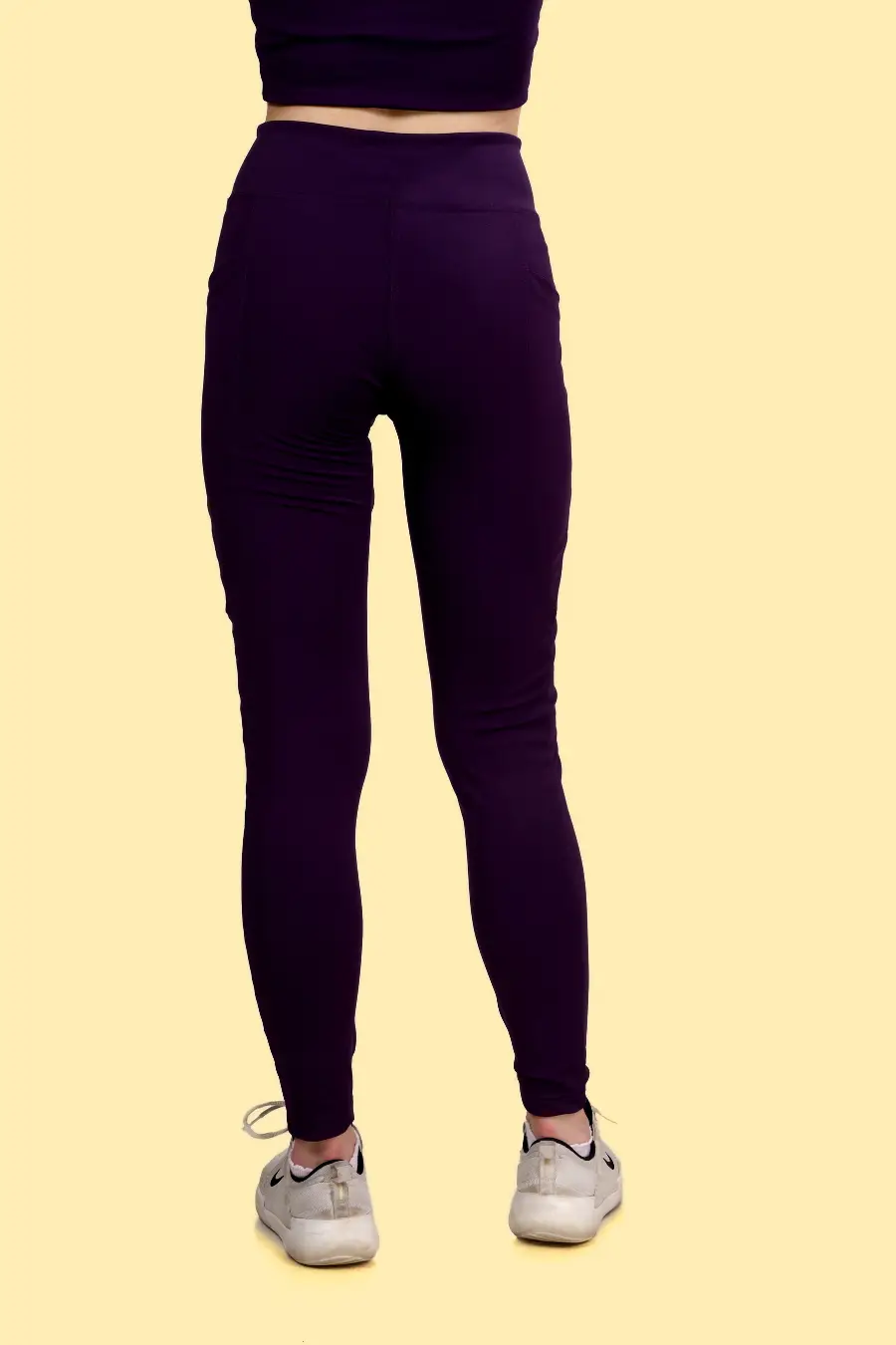 Close-up of the high-waisted leggings from the 'Layla' activewear coord set. Offers full coverage and support for workouts.