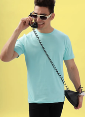 Casual men's round neck T-shirt in light blue. A comfortable and stylish short-sleeve design for everyday wear.