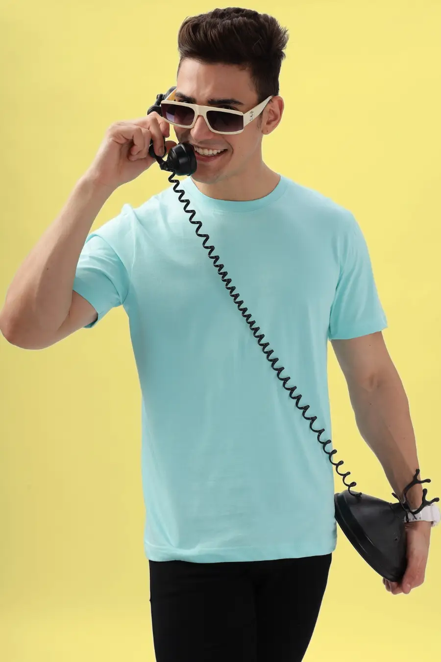 Casual men's round neck T-shirt in light blue. A comfortable and stylish short-sleeve design for everyday wear.